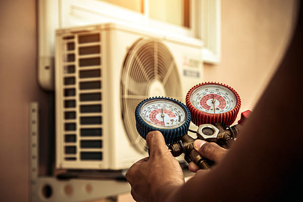Professional Hvac technician working in Staples, TX